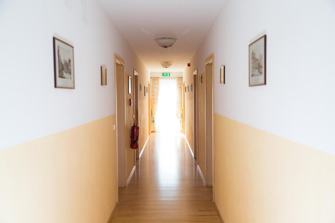 Alter Wirt Putzbrunn Hotel Exterior photo